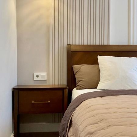 Favorit Apartments 2 Кім Безкоштовна Парковка Центр З Балконом Не Далеко Від Ж Д Вокзалу Звітні Документи Lviv Dış mekan fotoğraf