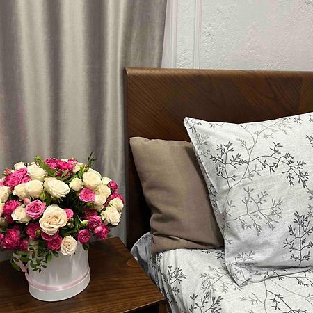 Favorit Apartments 2 Кім Безкоштовна Парковка Центр З Балконом Не Далеко Від Ж Д Вокзалу Звітні Документи Lviv Dış mekan fotoğraf