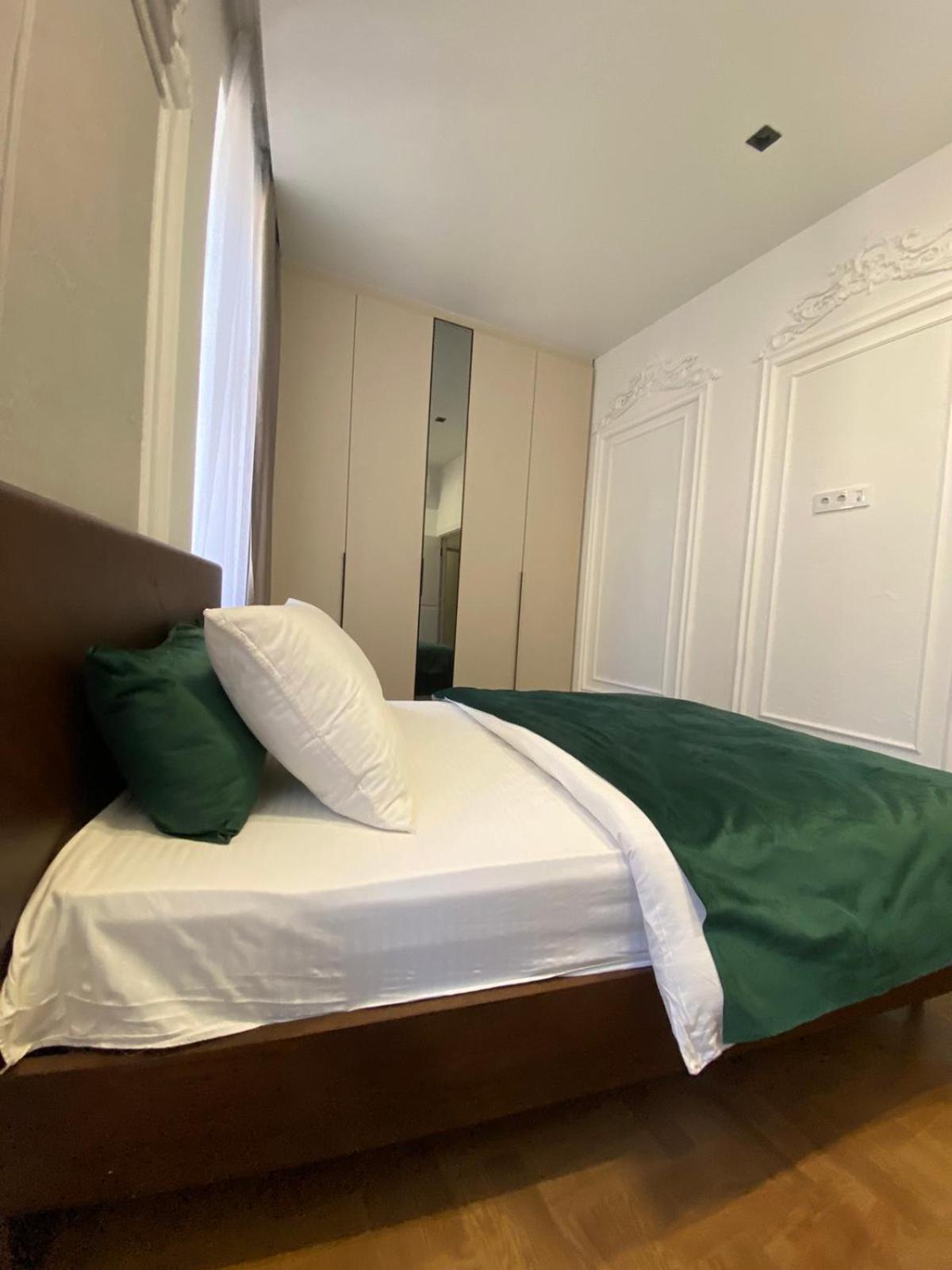 Favorit Apartments 2 Кім Безкоштовна Парковка Центр З Балконом Не Далеко Від Ж Д Вокзалу Звітні Документи Lviv Dış mekan fotoğraf