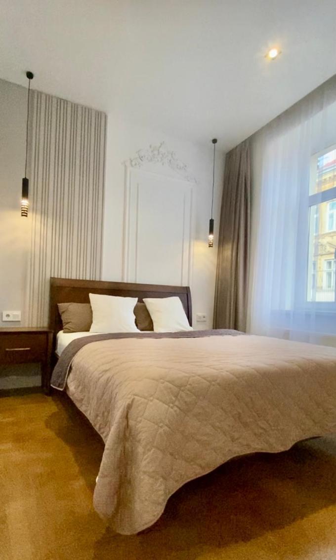 Favorit Apartments 2 Кім Безкоштовна Парковка Центр З Балконом Не Далеко Від Ж Д Вокзалу Звітні Документи Lviv Dış mekan fotoğraf
